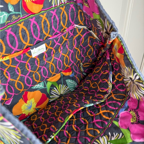 NWT Vera Bradley XL Vera Toggle Tote Jazzy Blooms Retired Pattern Cotton